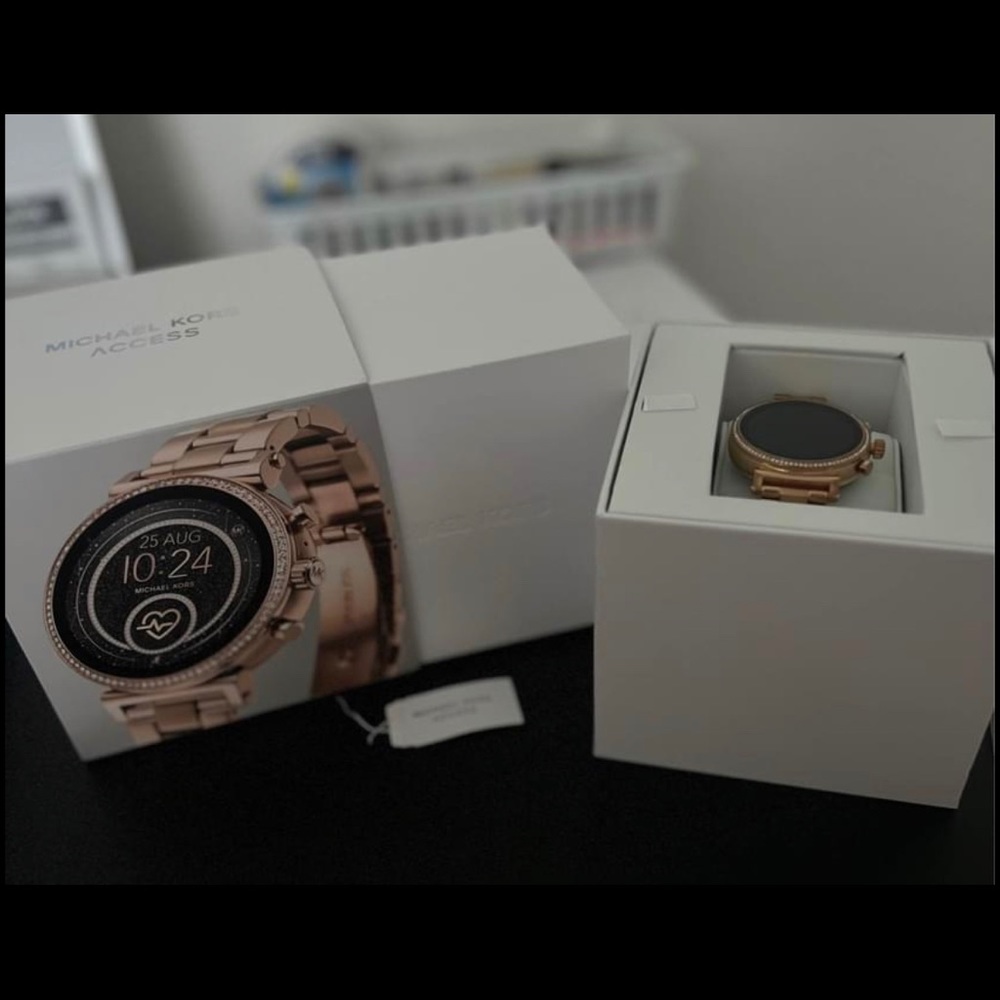 Michael Kors Rose gold (stainless steel) Access Watch